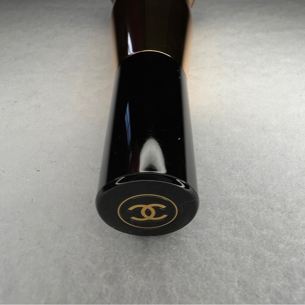 Chanel Sublimage L'ESSENCE DE TEINT Foundation Brush Full Size - Picture 4 of 6